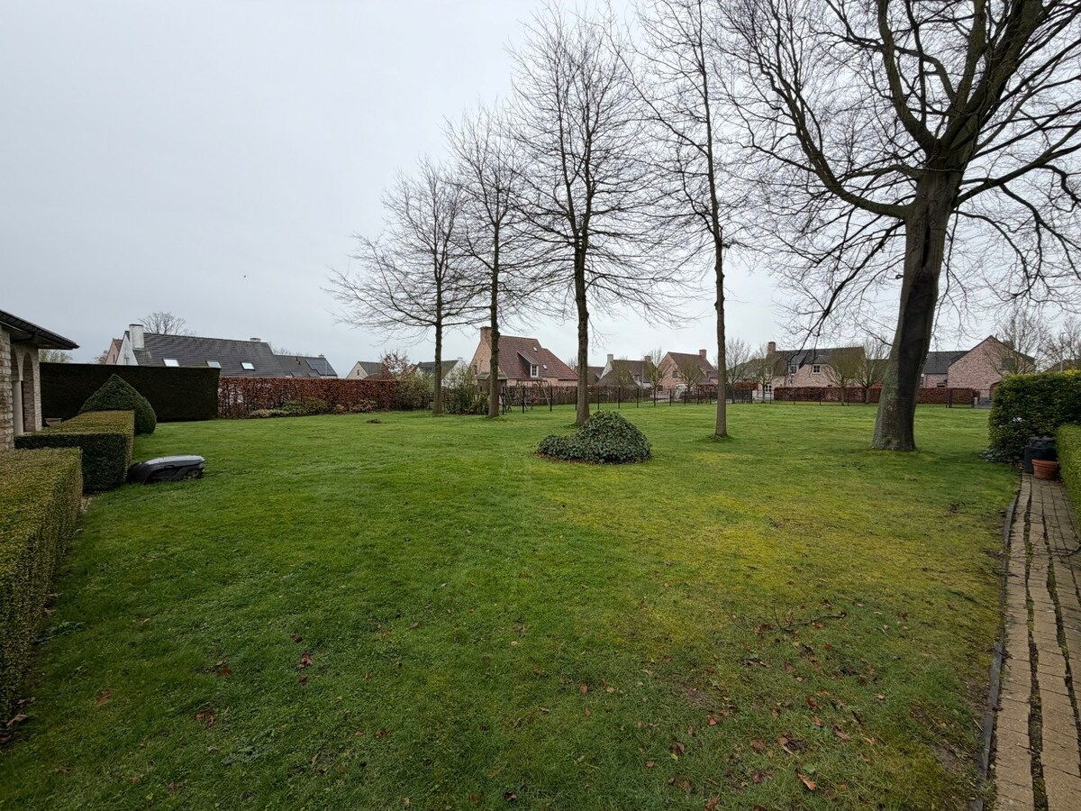 Ruime en rustig gelegen Spaanse villa te Dikkelvenne. 