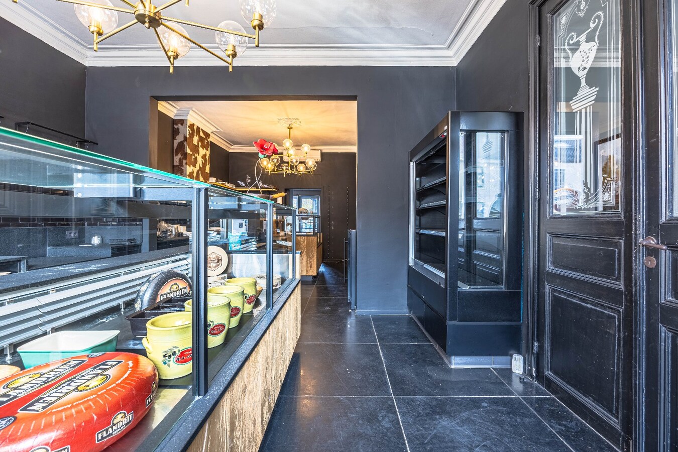 Uniek handelspand met woonst in het charmante Lissewege – tal van mogelijkheden! 