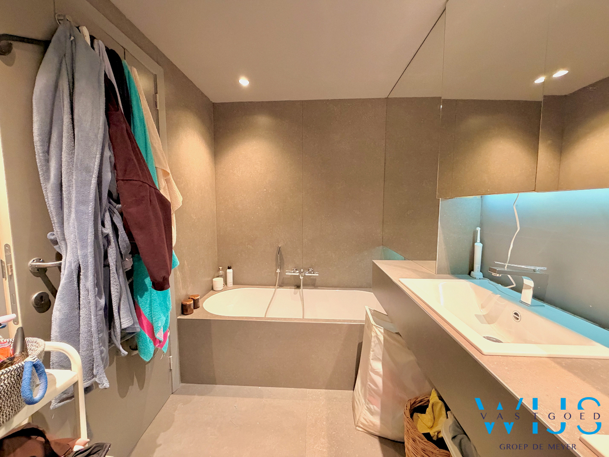 Ruim gelijkvloers appartement met tuin en 2 parkeerplaatsen in Gent! 