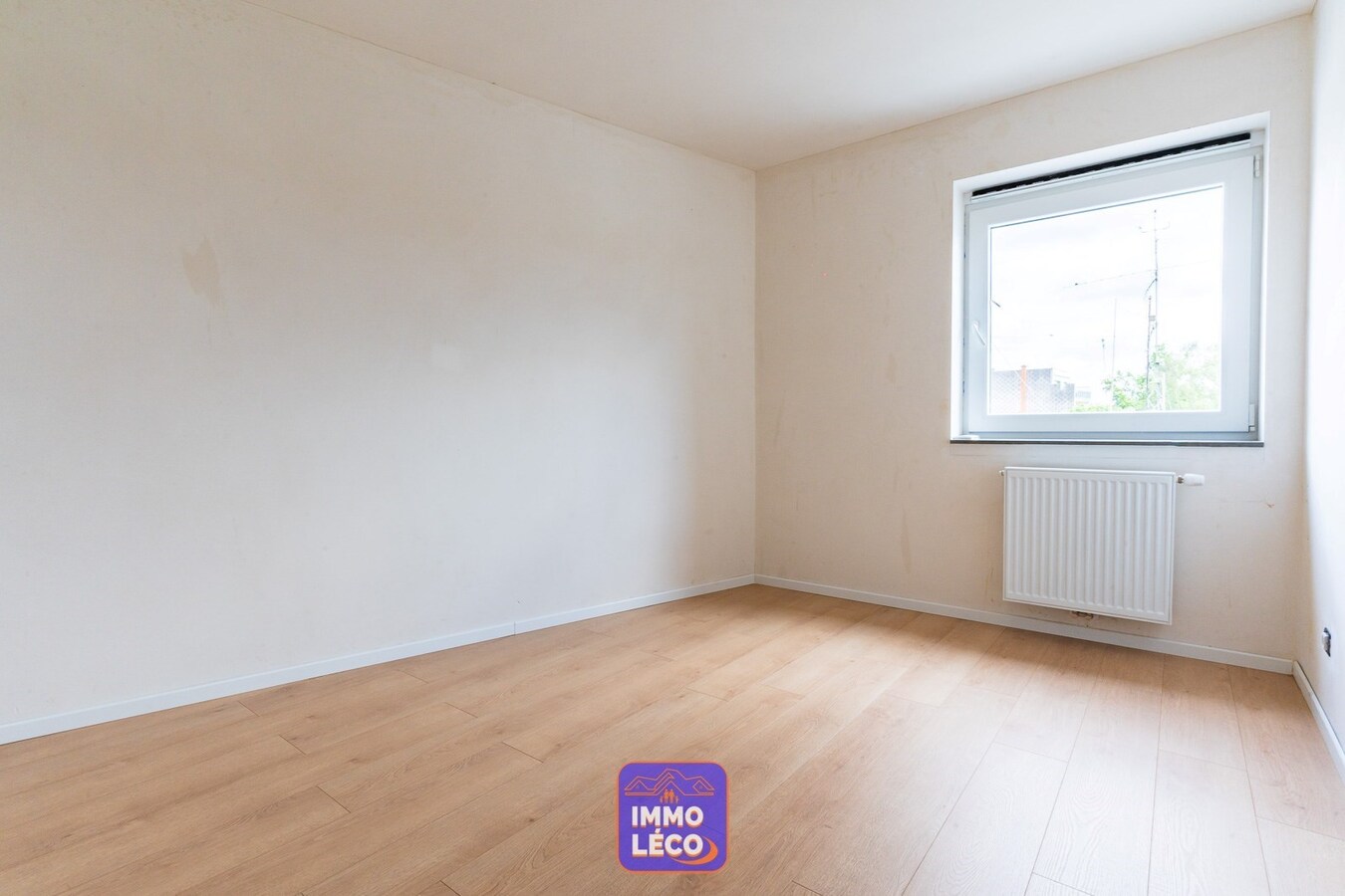 Nouvelle construction avec 3 grandes chambres possibilité 4 et grand jardin au centre 