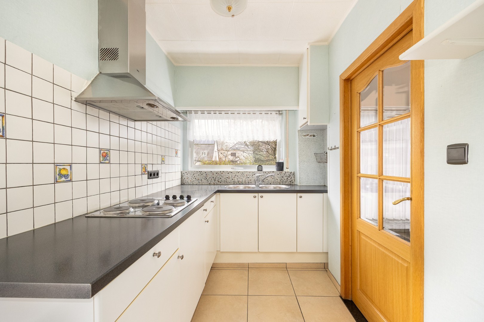 Gelijkvloers appartement met garage 