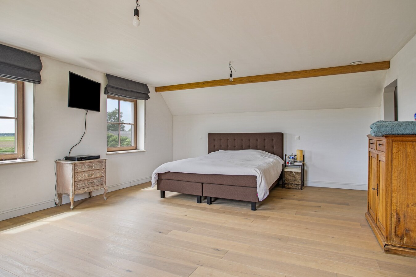 Uitzonderlijk gelegen landelijke villa met bijgebouw 