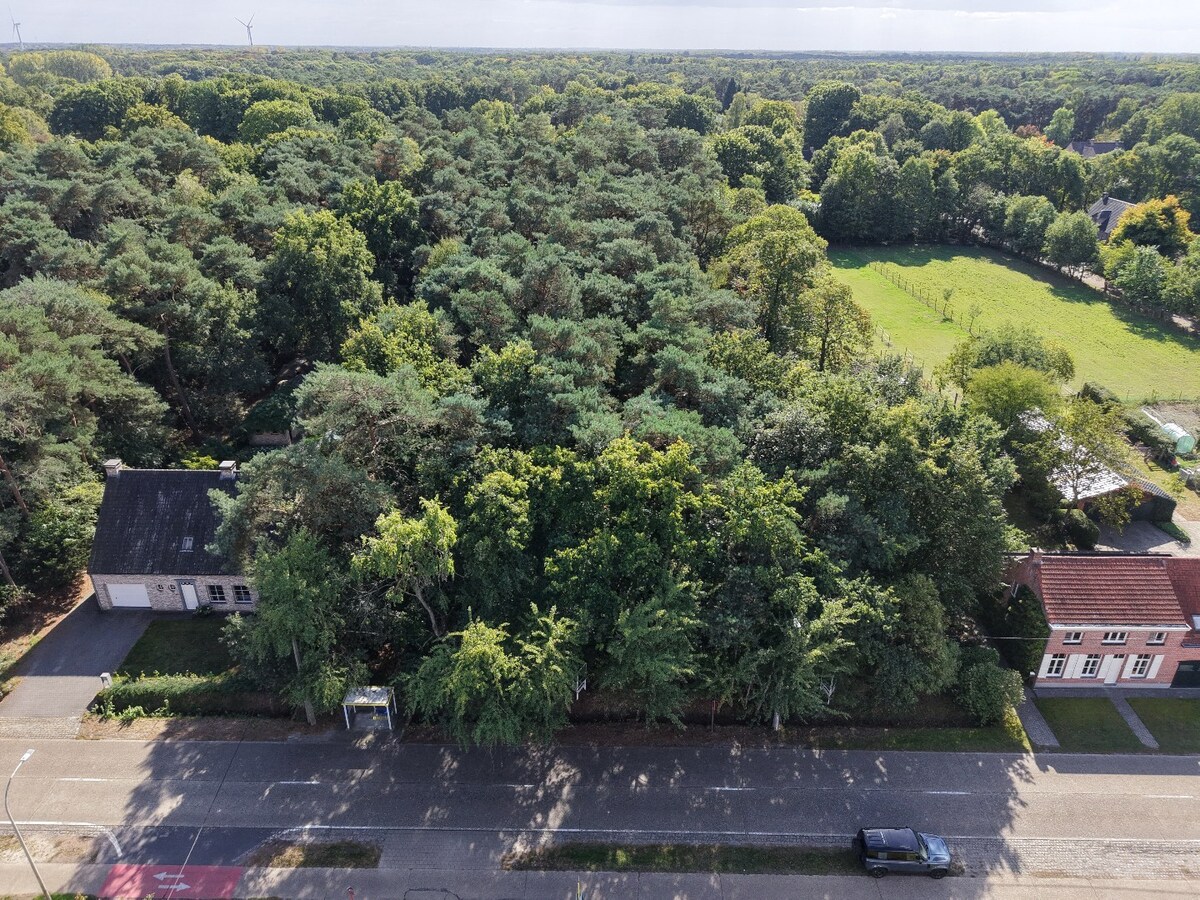 Ruim perceel bouwgrond van 2.709 m² met ideale zuidoriëntatie in Zoersel 