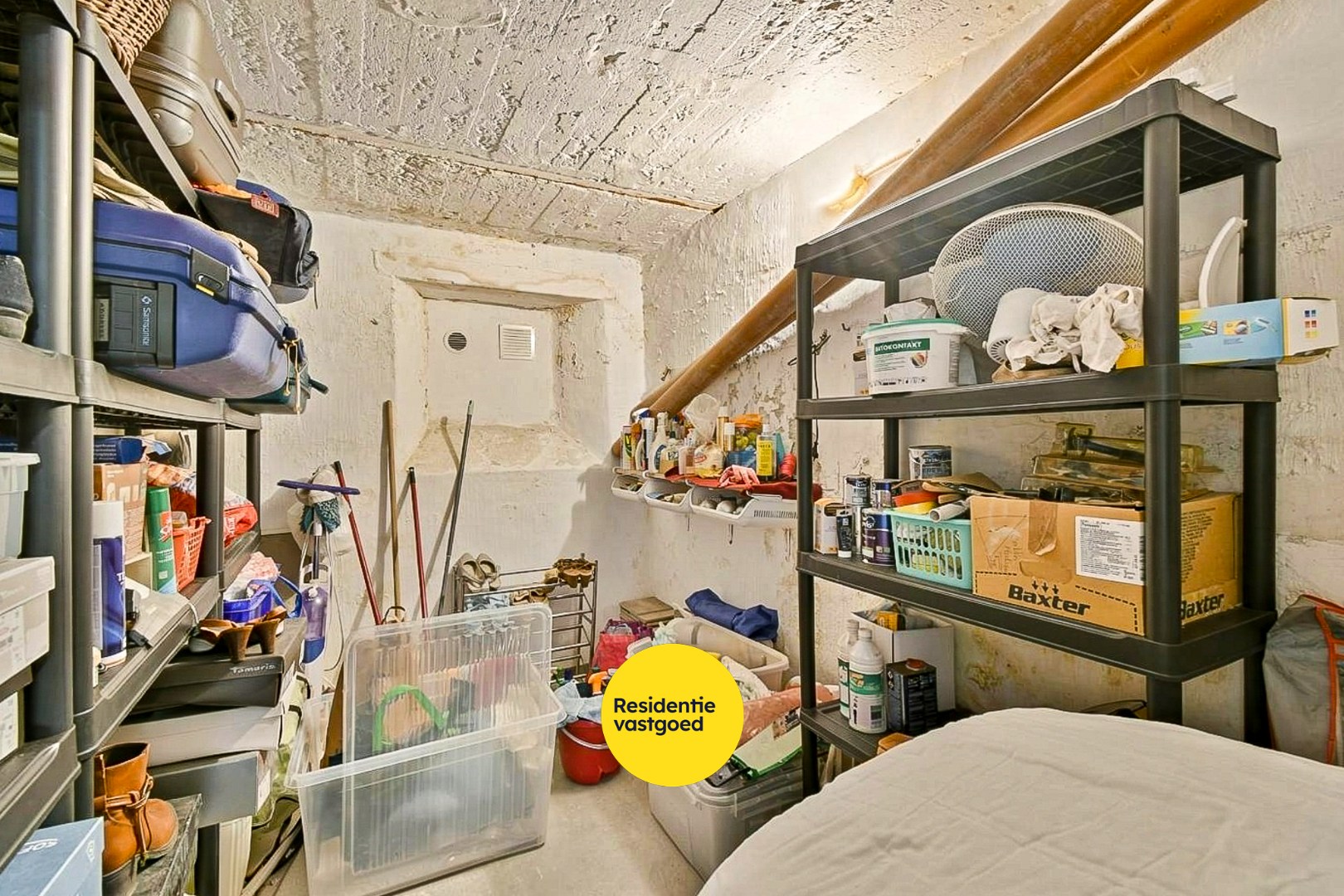 Instapklaar gelijkvloers appartement met privatieve toegang, garage, zonnige tuin en terras nabij zee 