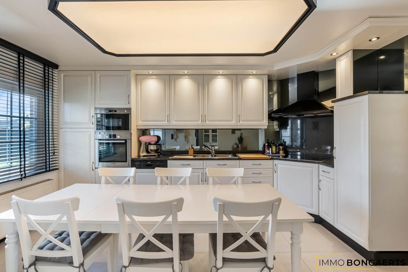 Instapklare woning met 4 slaapkamers en zwembad 