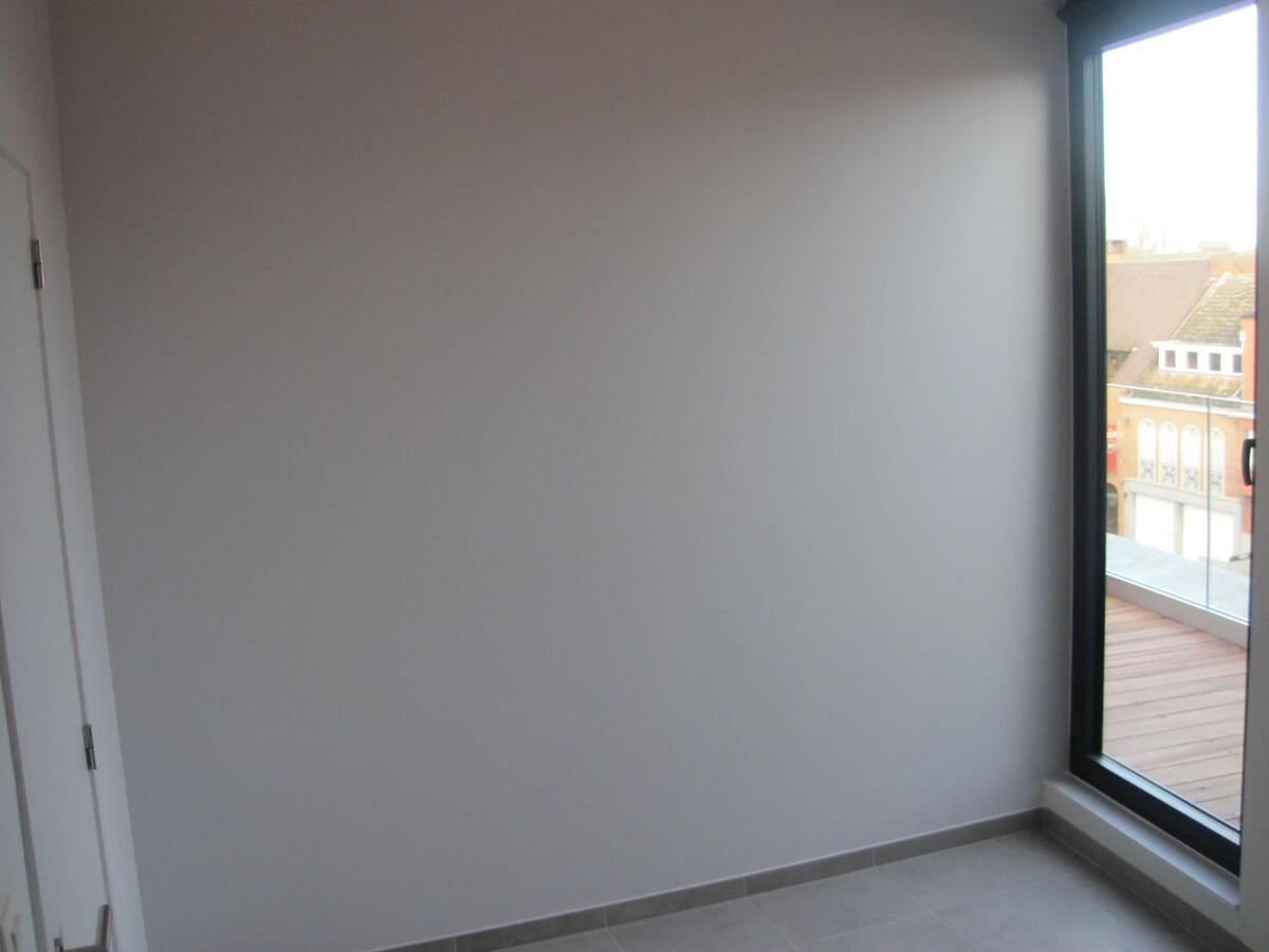 Unieke appartement (2 SUPER terrassen) op de Gaverse Markt !   LOFT-gevoel (hoogte : 3 m). 