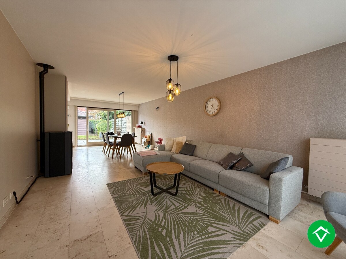 Prachtige rijwoning met 3 slaapkamers, tuin en garage te Roeselare 