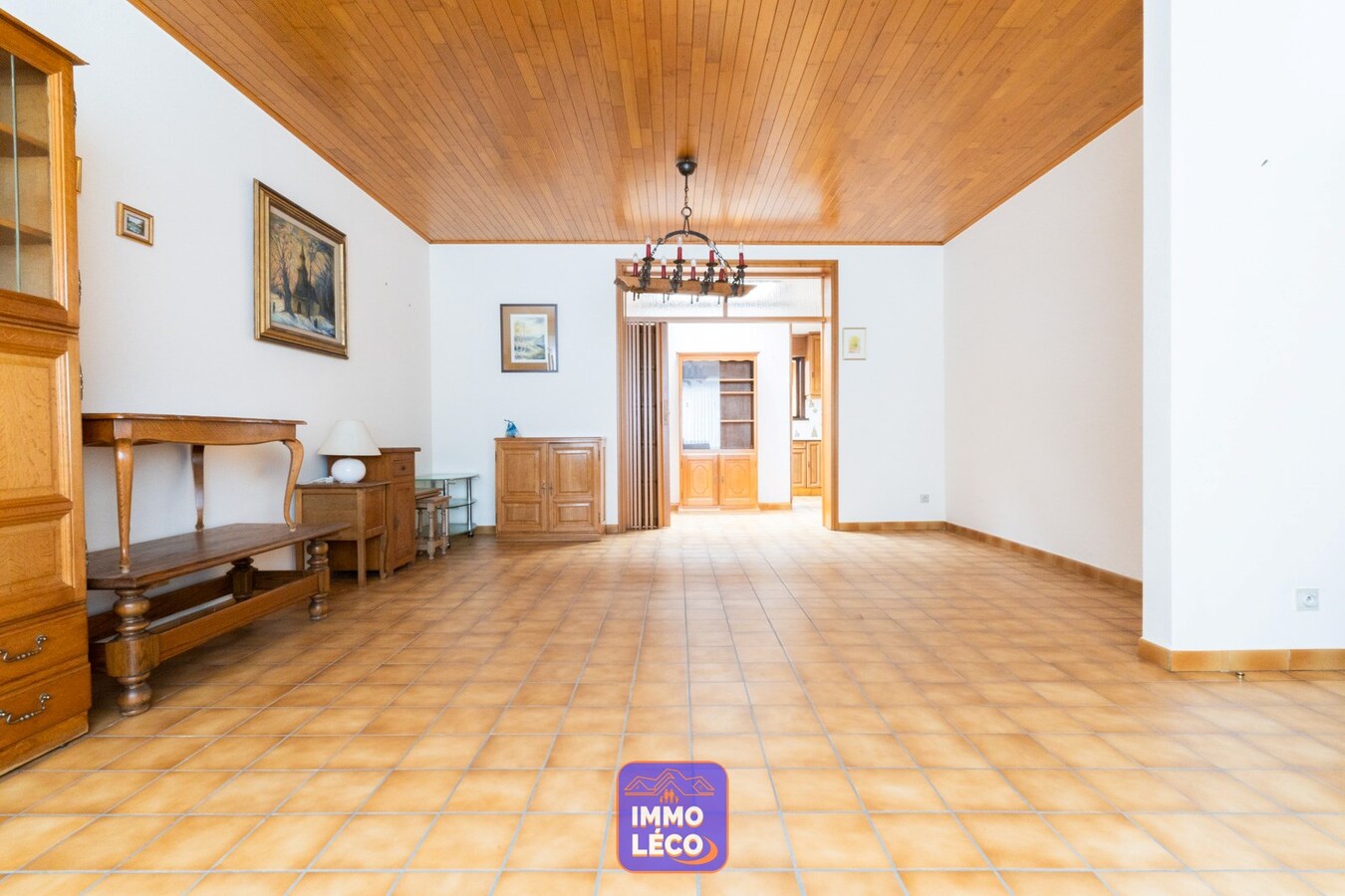Double maison avec beaux volumes, garage et jardin, érigée sur 447m² ! 