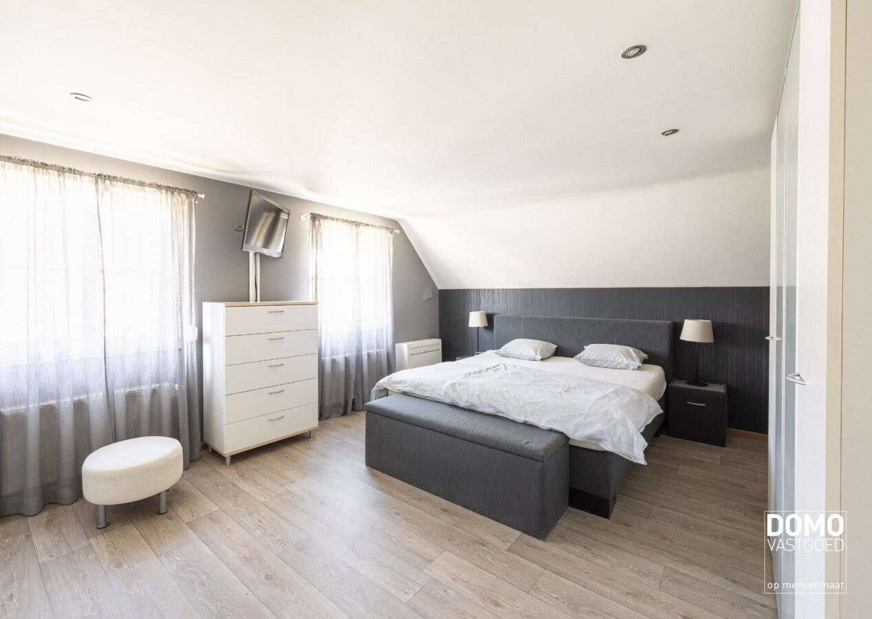 Karaktervolle en ruime gezinswoning in pastorij-/fermettestijl met prachtige tuin en 4 slaapkamers in het groene Kortessem 