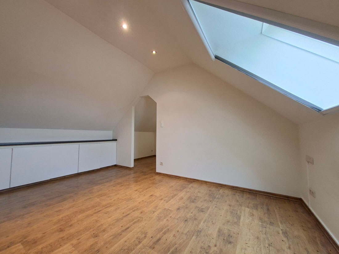 Ruim 3 slaapkamer duplex appartement te Lanaken 
