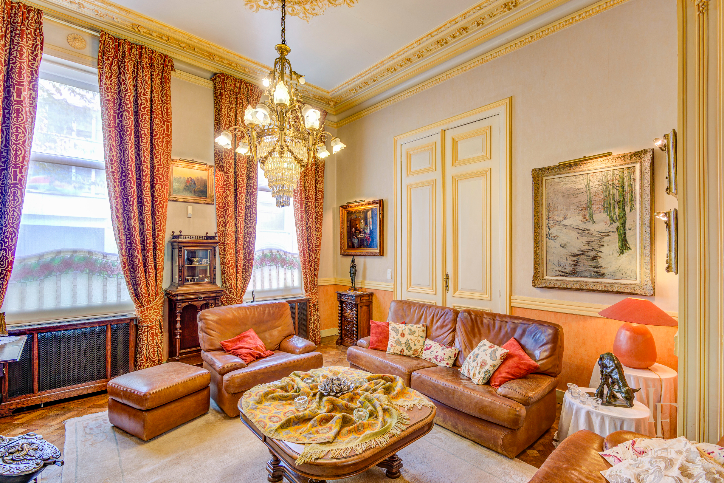 Een uitzonderlijk herenhuis met zes slaapkamers en een zuidgerichte stadstuin in hartje Antwerpen. 