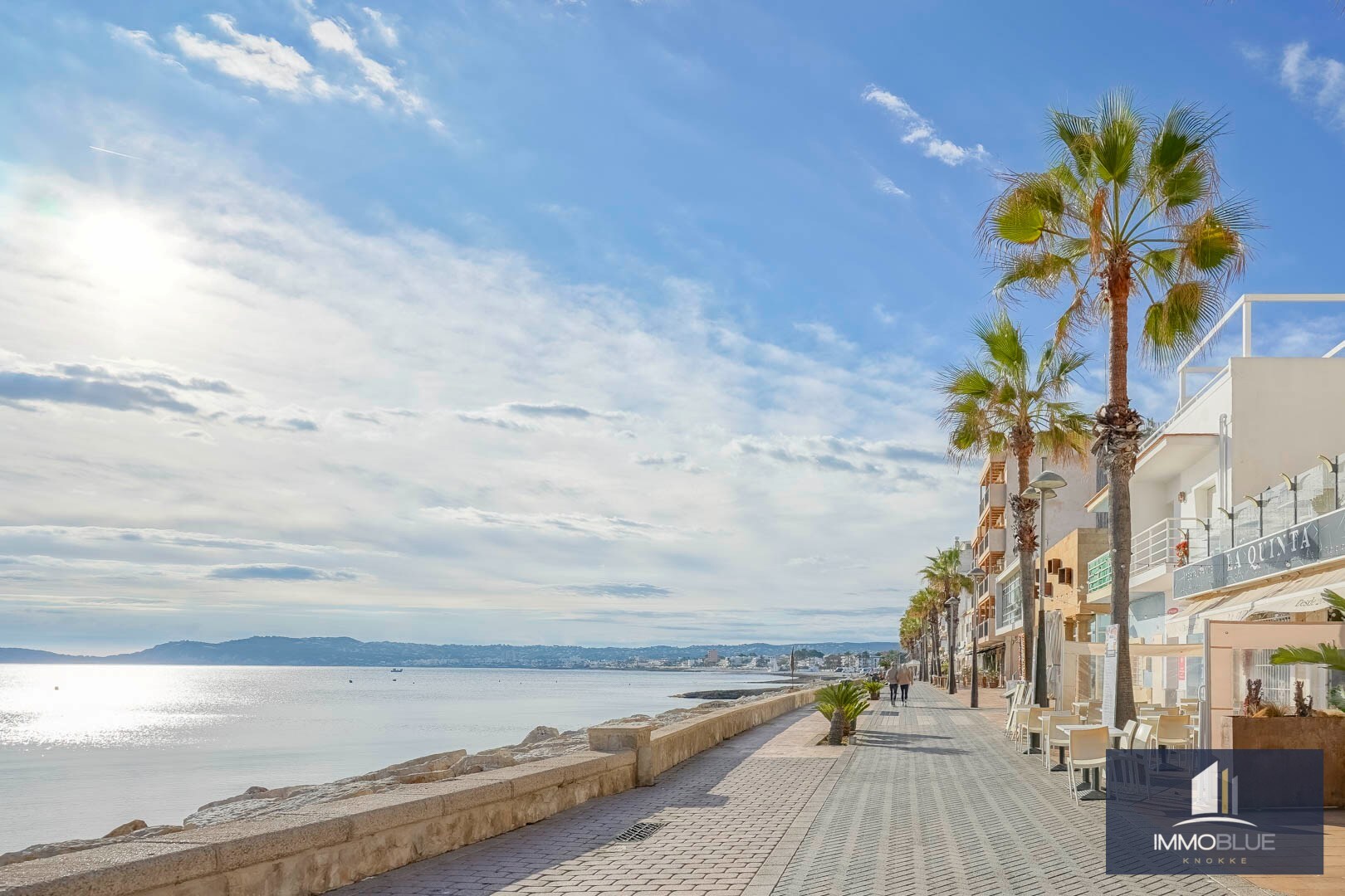 Nieuwbouw luxe villa te koop op de zonnige zuidflank van de Montgó. 