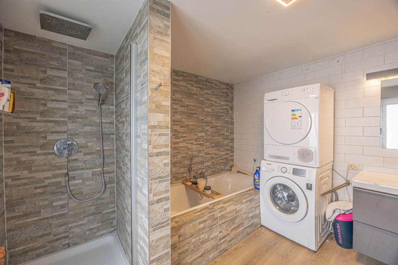 Uniek handelspand met woonst in het charmante Lissewege – tal van mogelijkheden! 