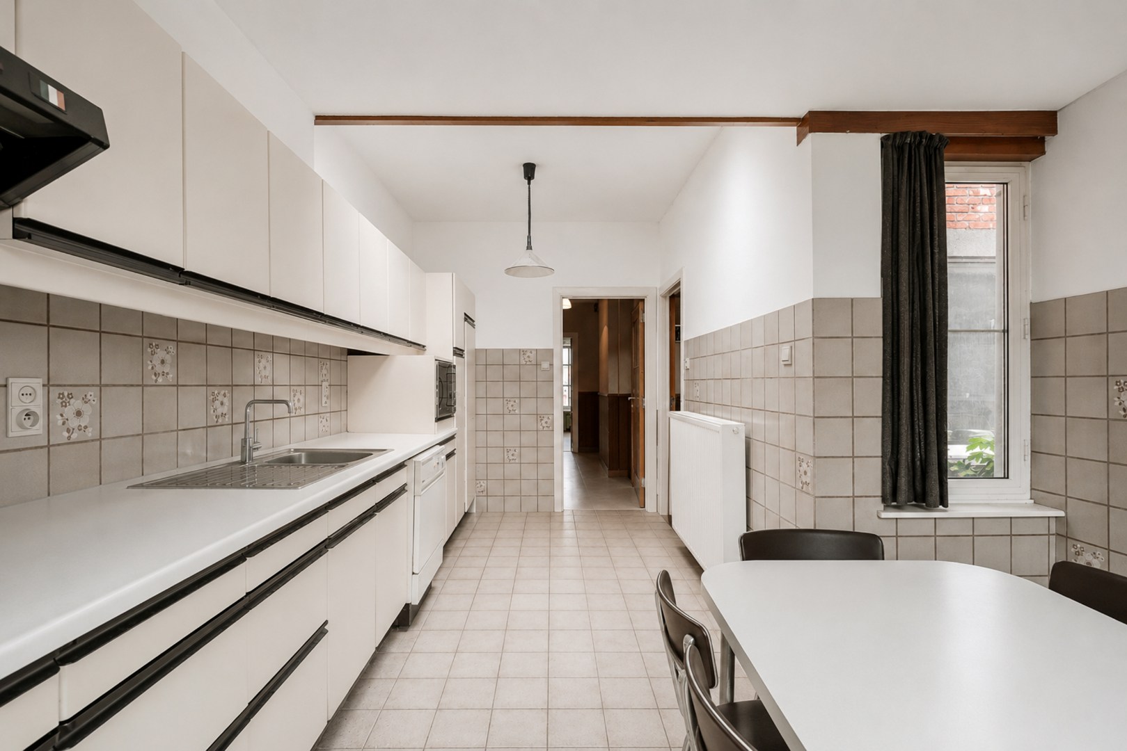 Karaktervolle voormalige apotheekwoning aan het water 