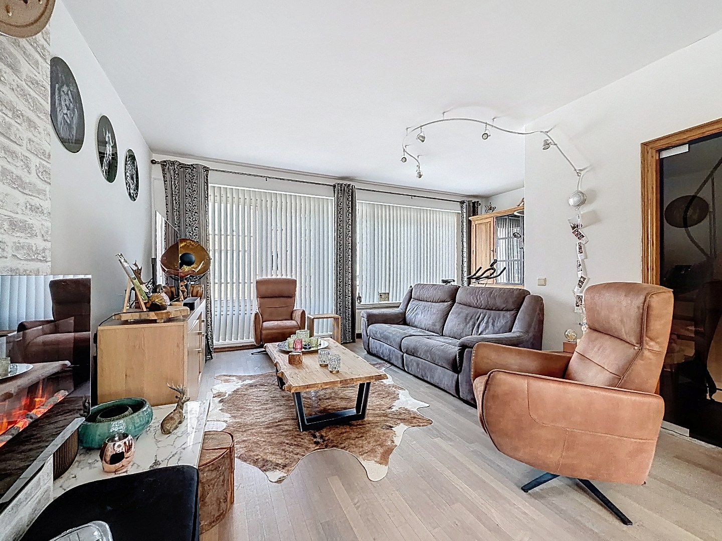 Instapklare bel-etage woning met mooi aangelegde tuin in Merksem 