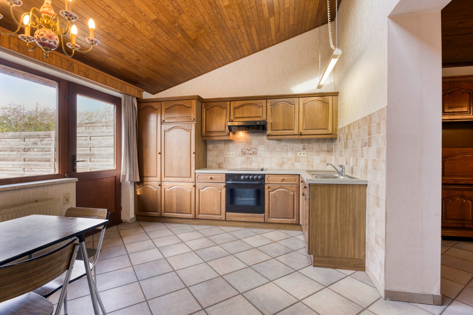 Ruime woning met ruime tuin en garage op een perceel van 802m² in Holsbeek – EPC 280 kWh/m² - bewoonbare opp. 243 m² 