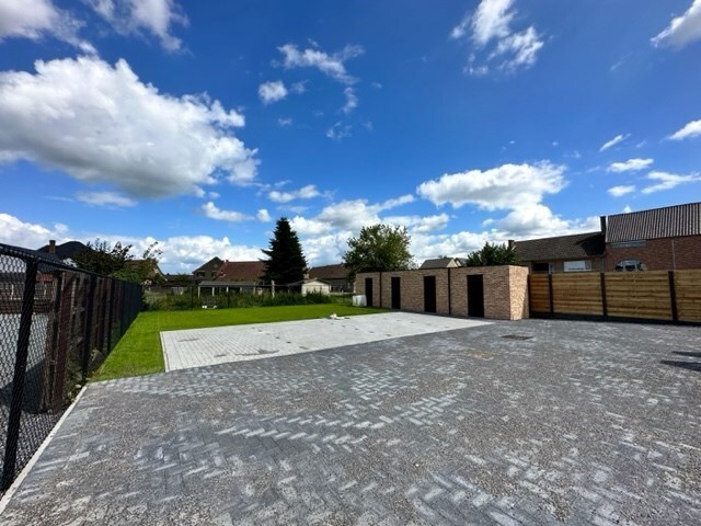Hoogwaardig afgewerkt nieuwbouw gelijkvloers BEN-appartement met 2 slaapkamers, gelegen op het dorpsplein van Tongerlo. 