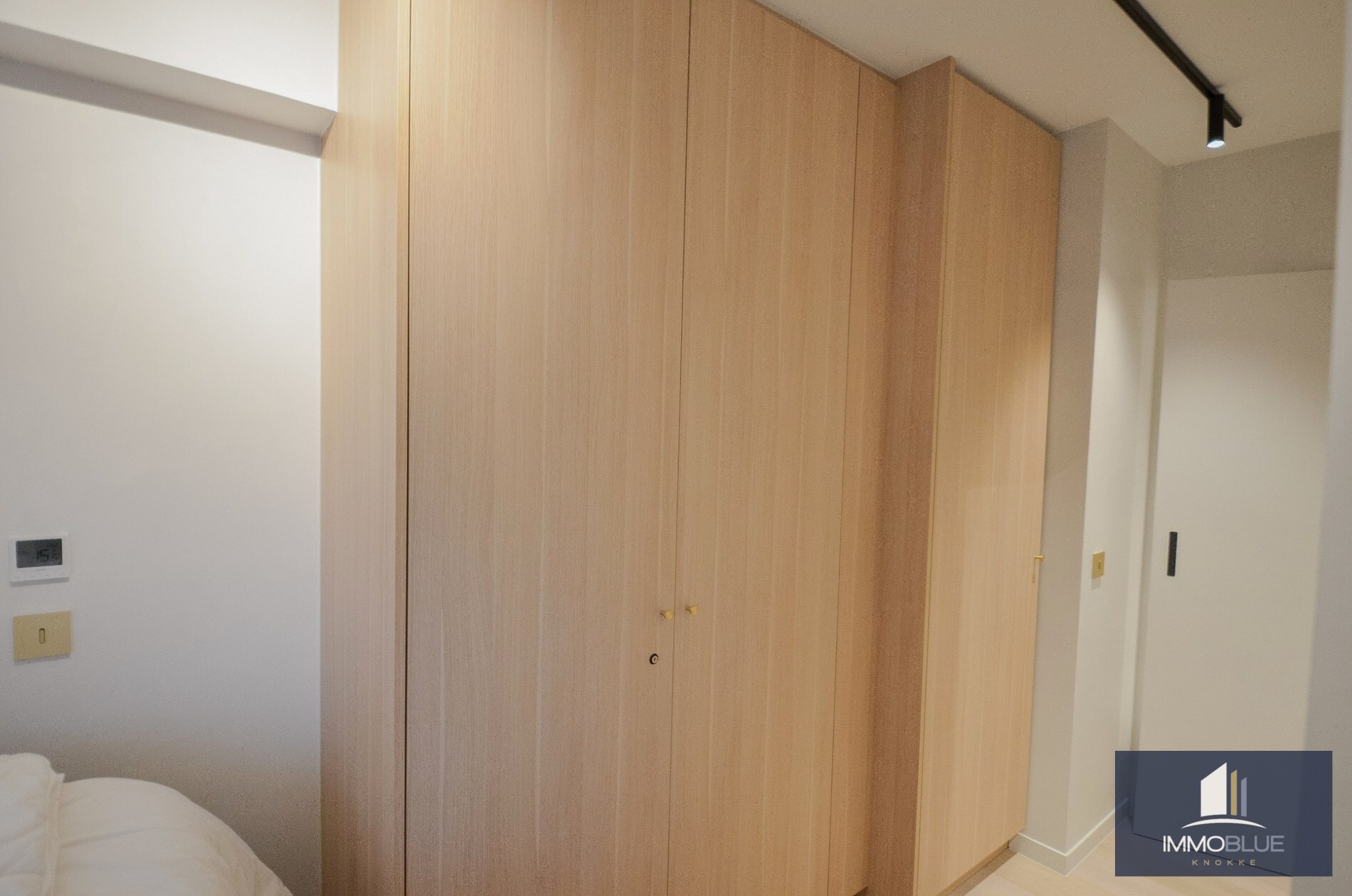 Appartement élégant entièrement rénové, à distance de marche de la mer et du centre commercial. 