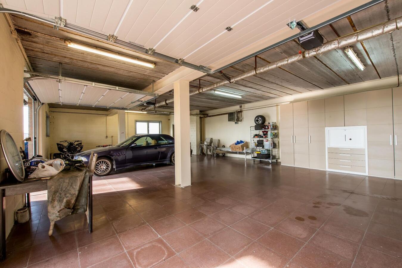 Uitstekend gelegen villa met prachtige vergezichten op 1ha28a21ca 