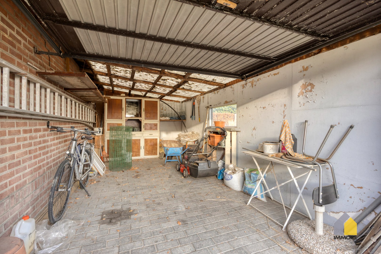 Op te frissen woning met 4 slpk op ruim perceel van 9 a 78 ca. 