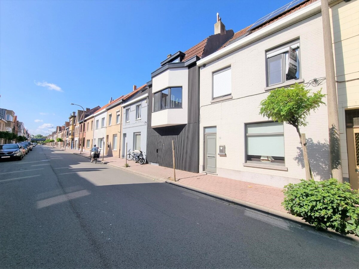 Mooie, karaktervolle &amp; centraal gelegen gezinswoning te Heist 