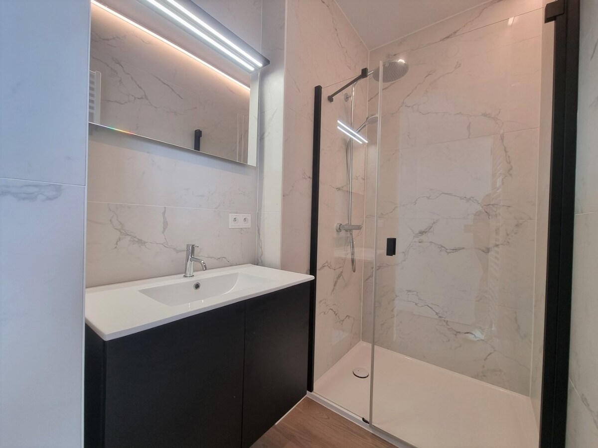 Prachtig, zeer luxueus nieuwbouwappartement met groot terras en open zichten - Heist 