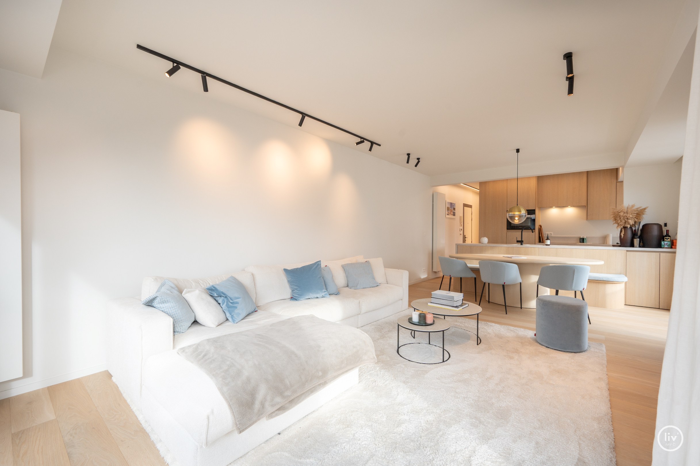 Prachtig gerenoveerd 2-slaapkamer-(hoek)appartement vlakbij de Lippenslaan te Knokke 