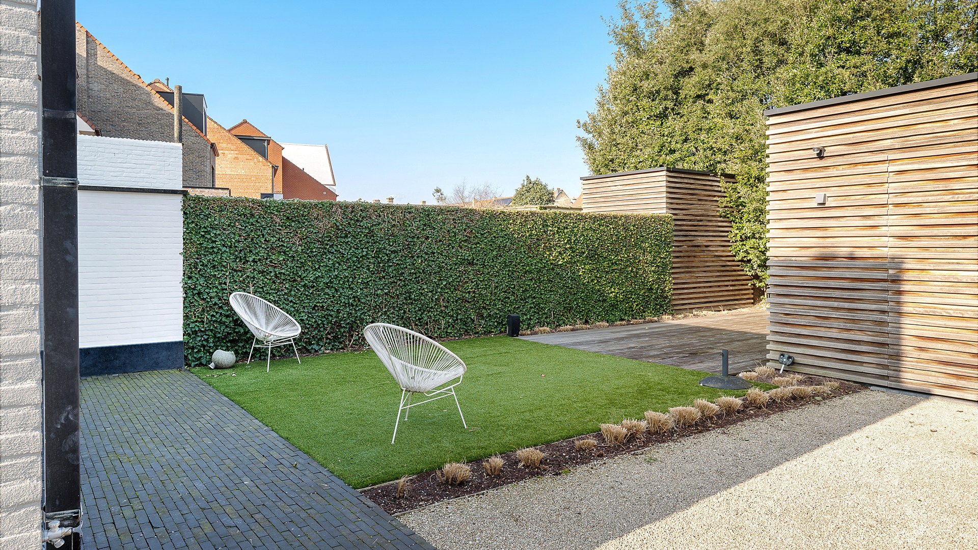 Centraal gelegen 3-gevelwoning in hedendaagse stijl – Bouwjaar 2014 