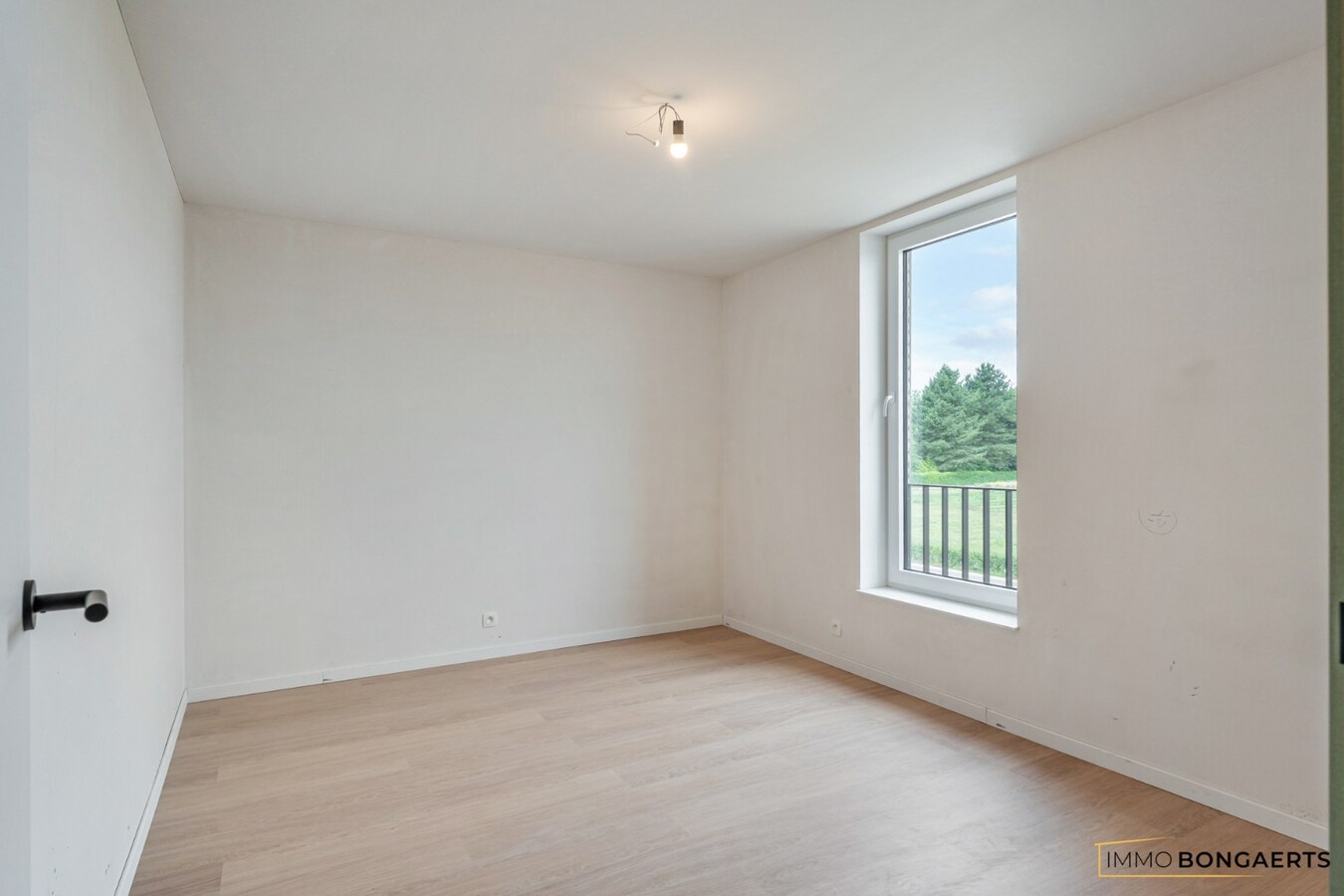 Volledig afgewerkte nieuwbouwwoning met 4 slaapkamers. 