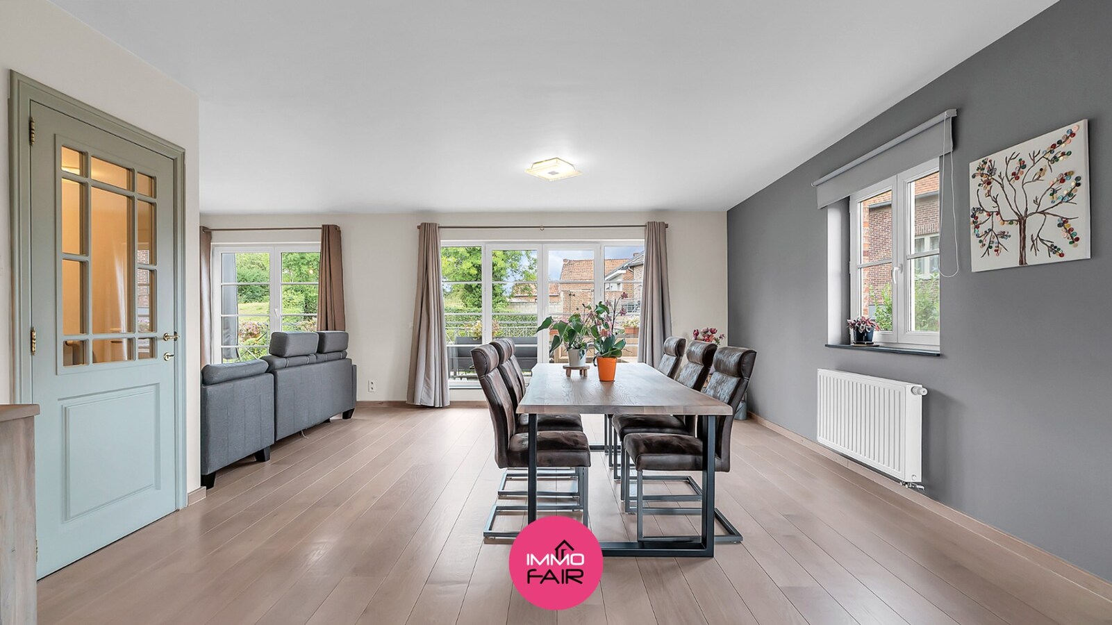 Ruim duplex appartement met privatief terras en garage in Hees 