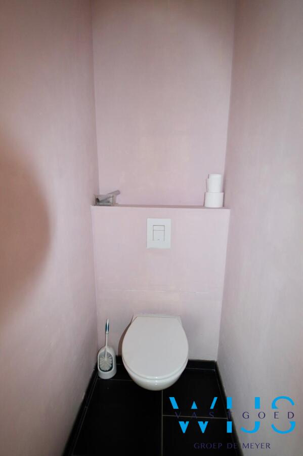 Recent tweeslaapkamer appartement met zonneterras &amp; garage te BASSEVELDE! 