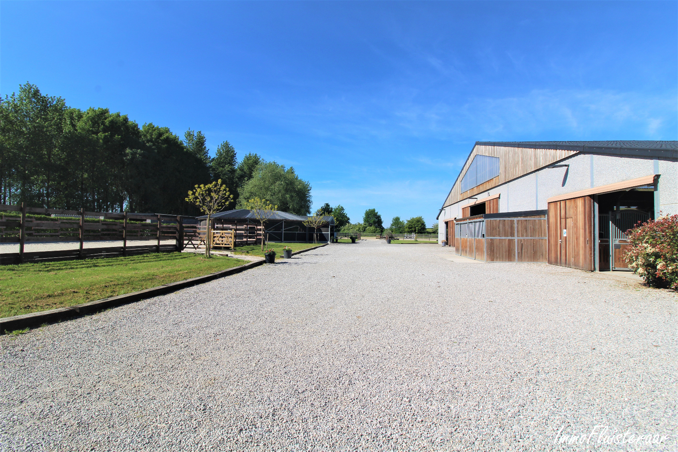 Professional recently built equestrian center on more than 3ha at Hannut (Luik/Liège; Belgium) 