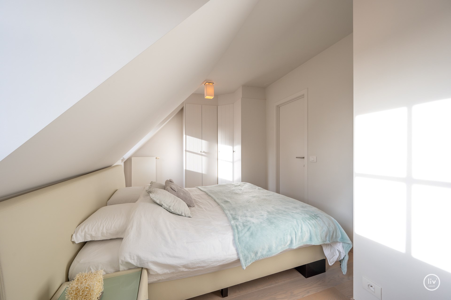 Appartement en duplex ensoleillé et spacieux avec terrasse orientée plein sud situé dans la Zoutelaan à Knokke. 