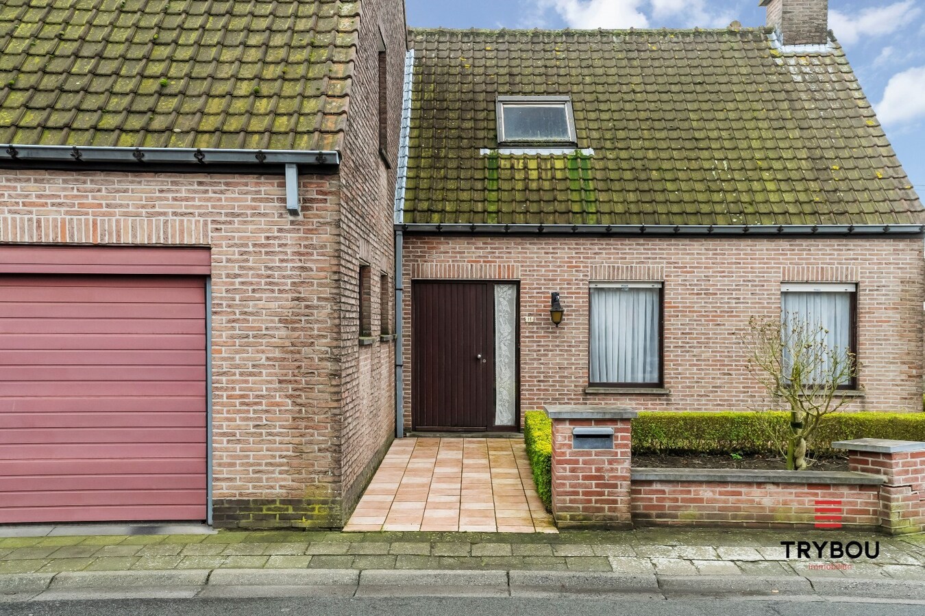 Ruime hoekwoning met 3 slaapkamers en garage te Poelkapelle 