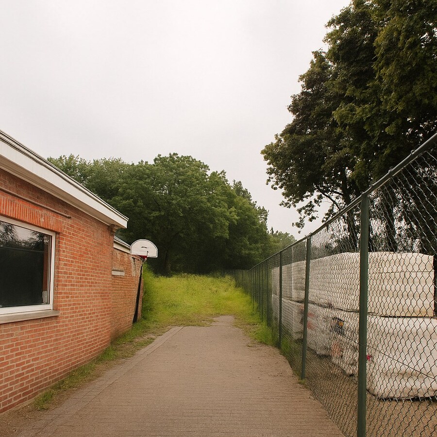 Charmante halfopen bebouwing met tuin op uitgestrekt perceel van 456m² te koop! 