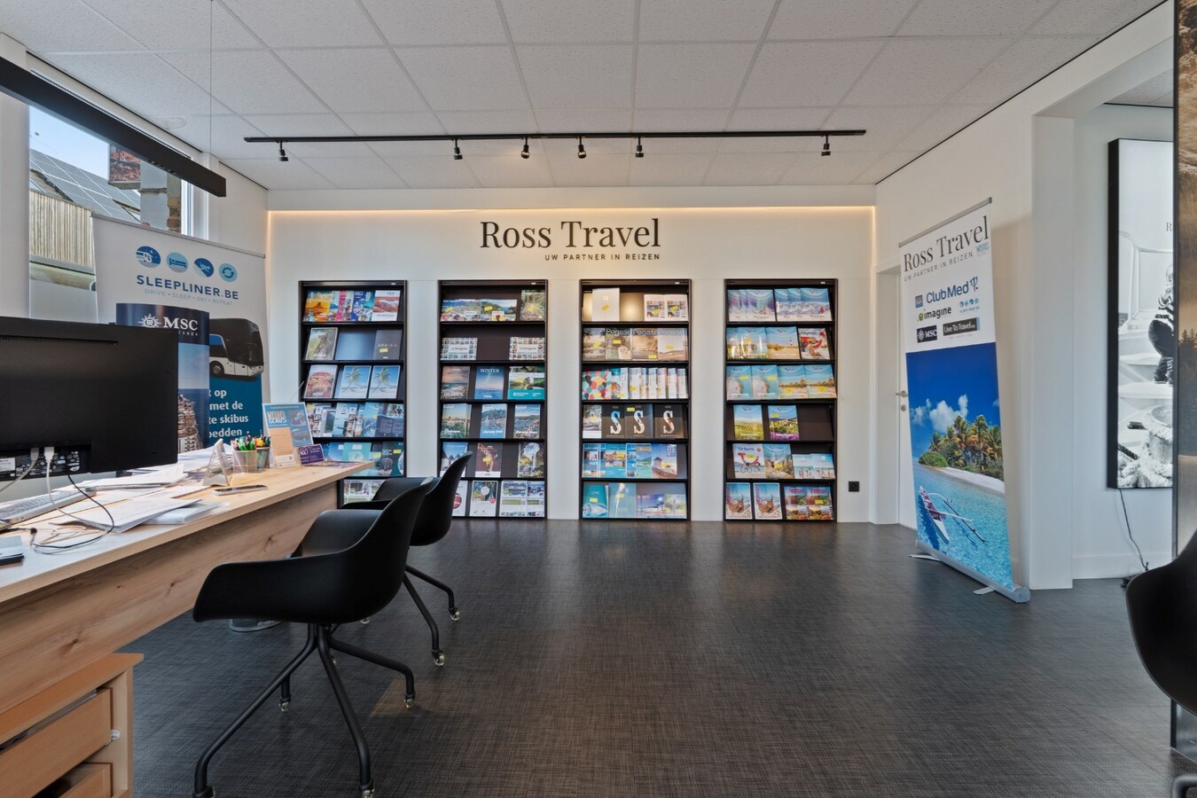 Handelswoning in centrum Zomergem! 