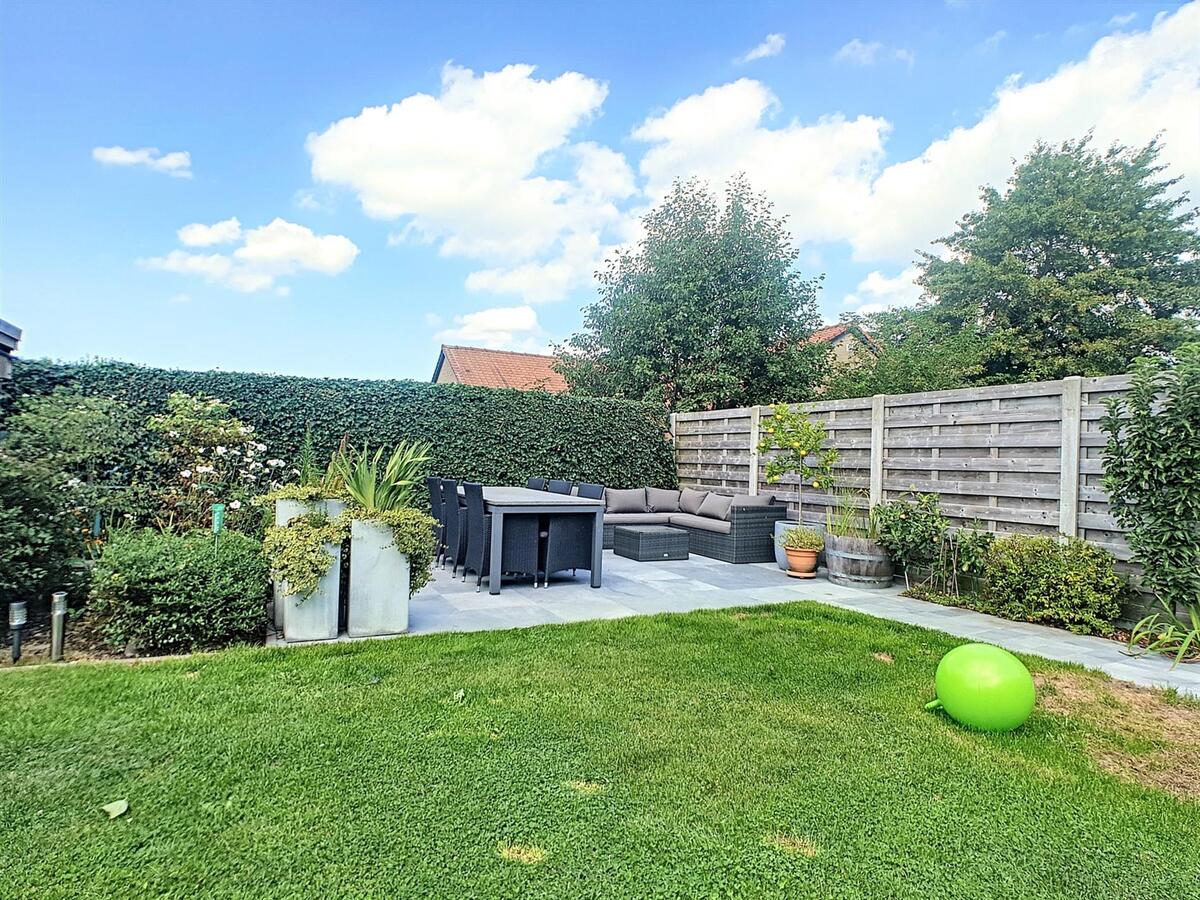 Recente halfopenbebouwing met 4 slaapkamers - Moerkerke 