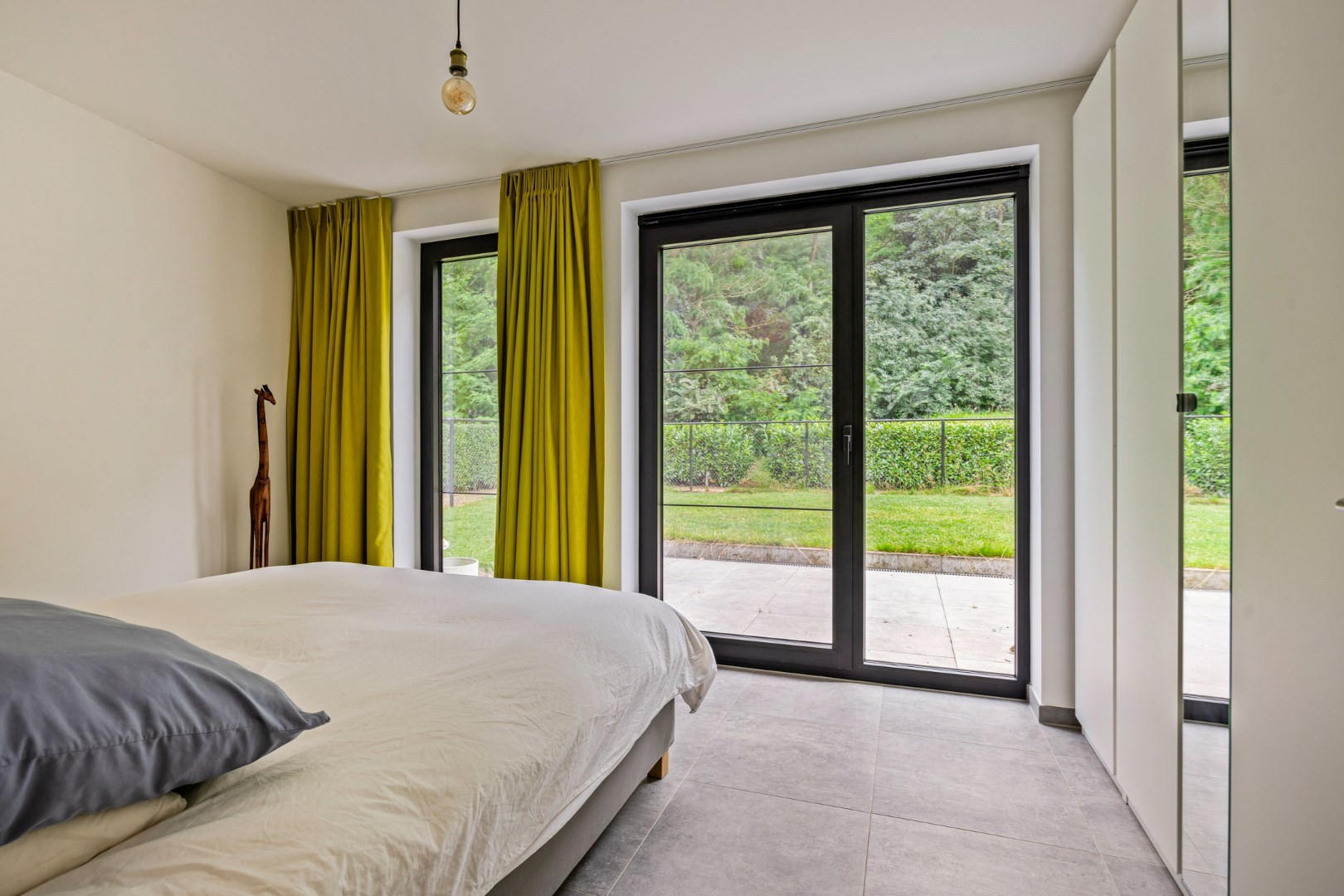 Ruim appartement met 2 slaapkamers en tuin + autostaanplaats vlakbij autostrade - EPC 68 kWh/m² 