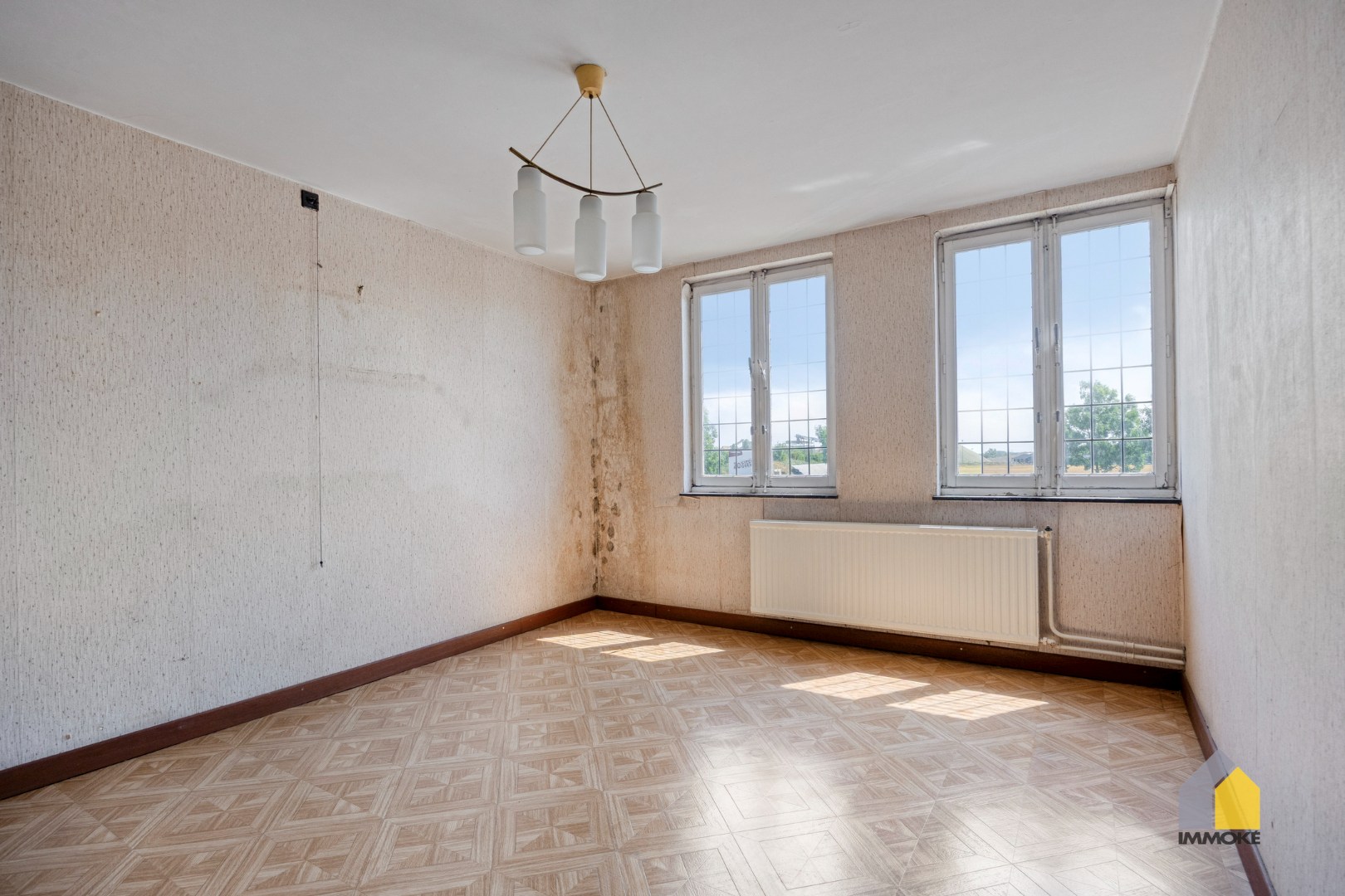 Karaktervolle, halfvrijstaande woning op 7a 31ca met aangrenzend weiland 16a 50ca. 