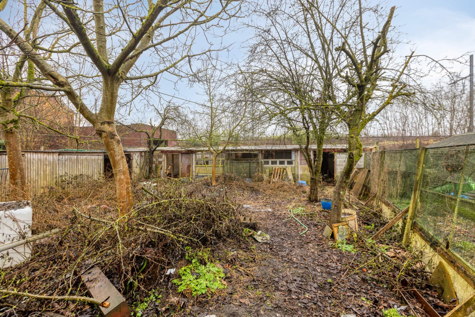 Gezinswoning met 6 slpk. en ruime garage op perceel van 1233m² te Leopoldsburg 