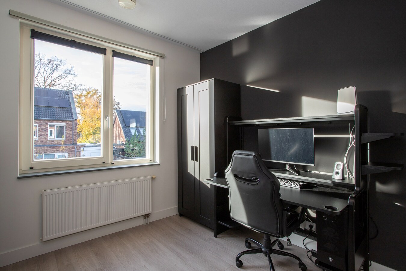 Zeer ruime hoekwoning met volop leefruimte en groen uitzicht in kindvriendelijke wijk! 