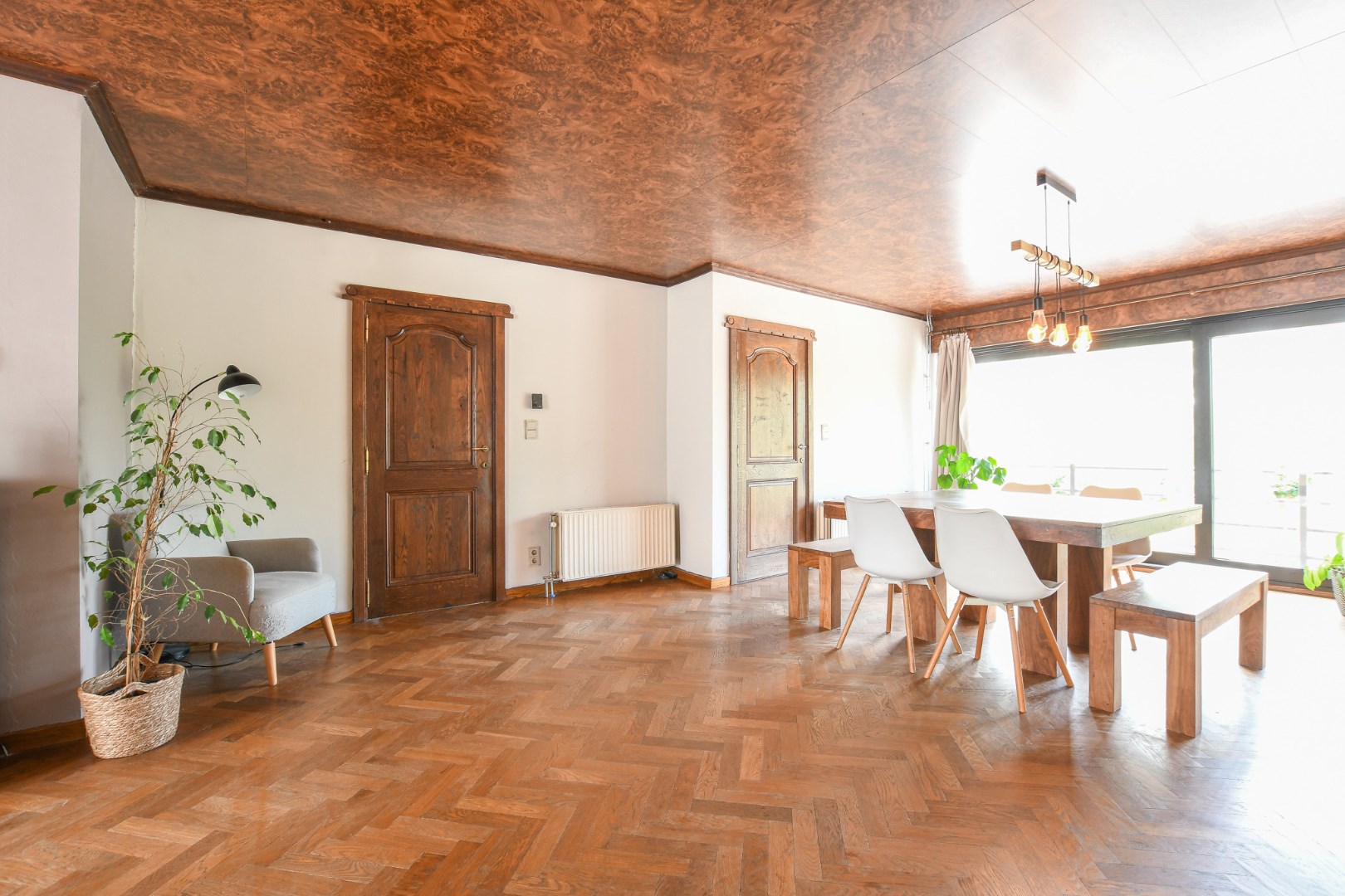 Ruime bel-etagewoning met tuin en bijgebouw, vlakbij centrum De Haan 