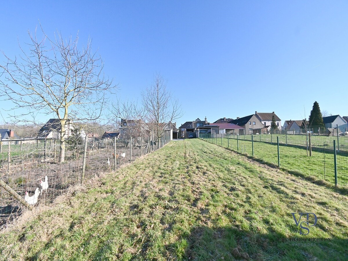 Half Open Bebouwing, met afzonderlijke tuin. 