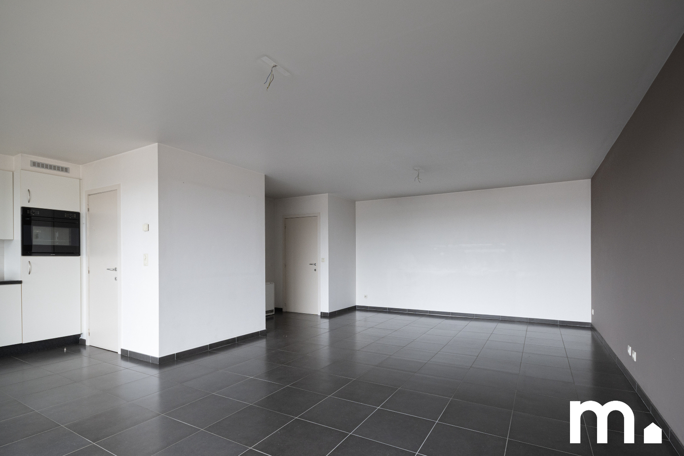 Instapklaar appartement met garage en privé parkeerplaats te koop in Roeselare ! 
