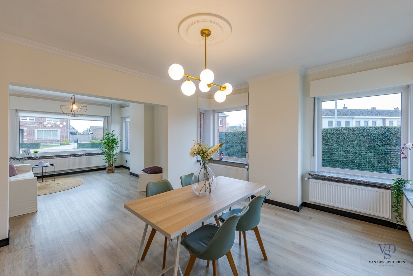 Ruime, deels gerenoveerde Half Open Bebouwing 