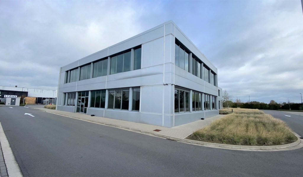 Instapklare kantoren vlakbij N16 te huur in Bornem