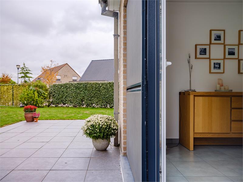 Prachtige, instapklare, halfopen bebouwing in rustige, residentiële wijk in Sleidinge. 