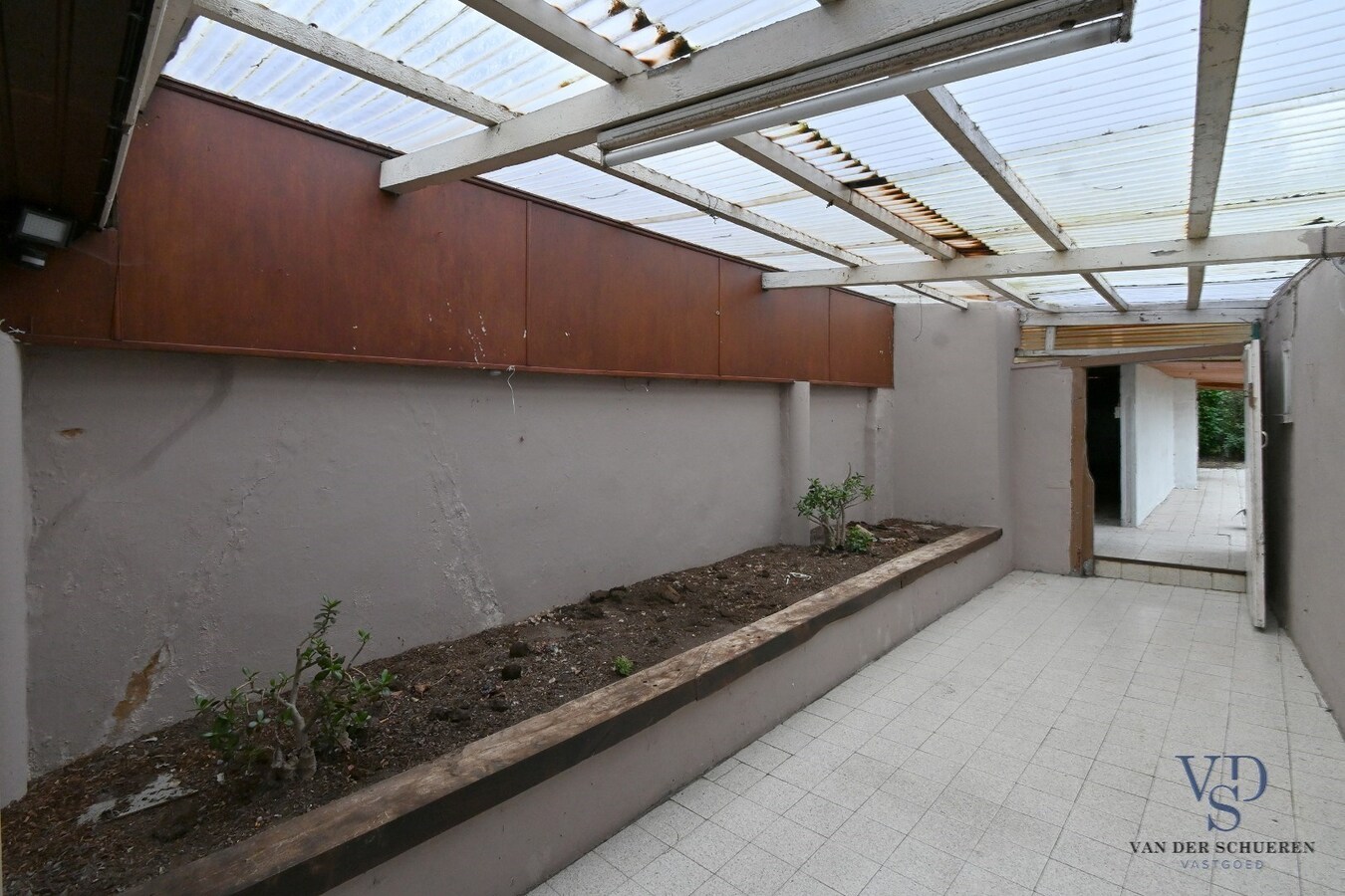 Woning met belendend perceel weiland 