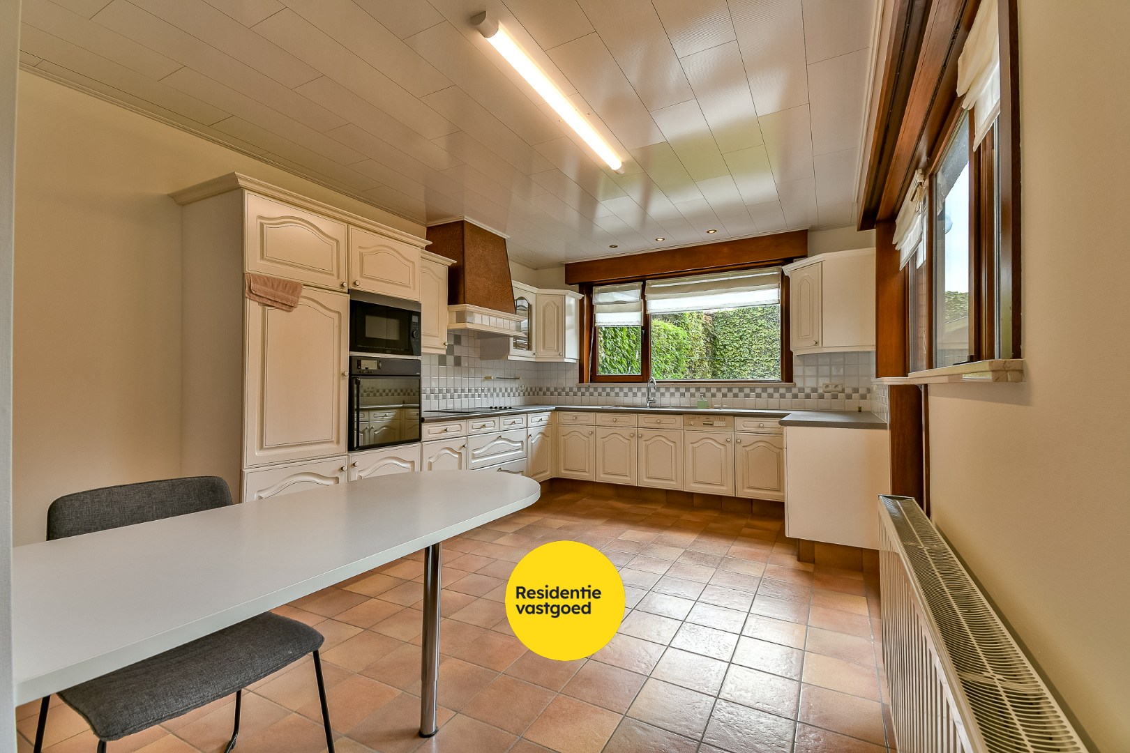 Woning met 3 slaapkamers en tuin, vlak aan het strand van Bredene 