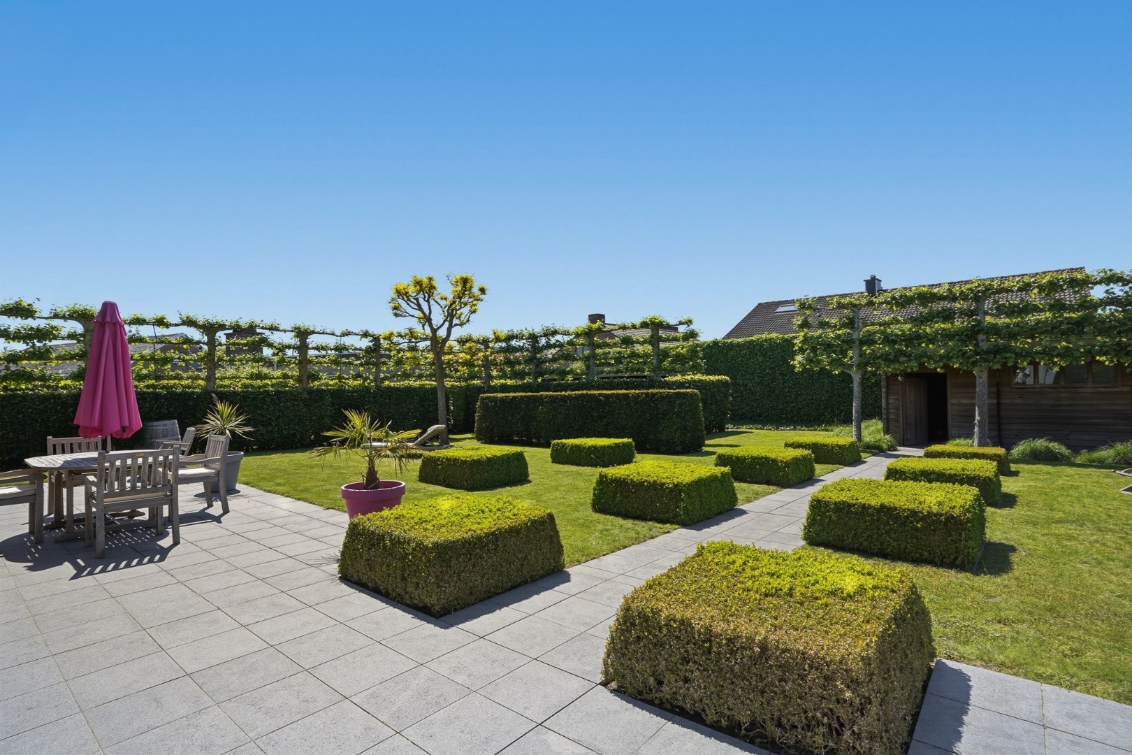 Alleenstaande woning met zonnige tuin op 980 m² 